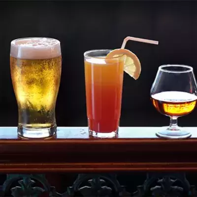 Dieses alkoholische Getränk schadet deiner Haut