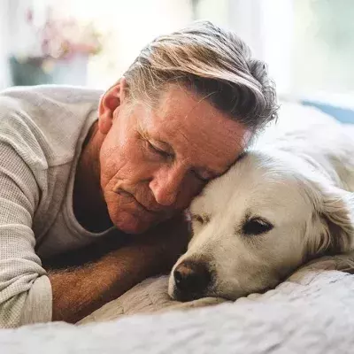 Mann mit Hund