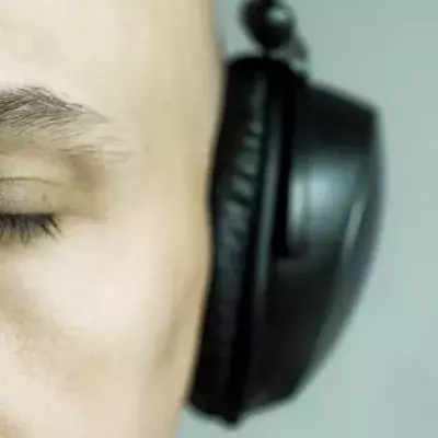 Musikalbum mit den Augen produzieren