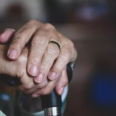 soins aux personnes âgées, maison de retraite, retraite, maison de soins infirmiers, seniorin, femme, mains, vieille, mamie, maison de retraite, maison de retraite, retraite, retraite, mamie, mamie, mamie, mamie, mamie