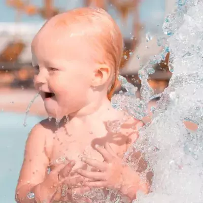 Kinder sollten möglichst früh sicheres Schwimmen lernen