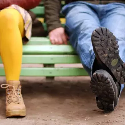Beim Benching wird man von seinem Date "warmgehalten"