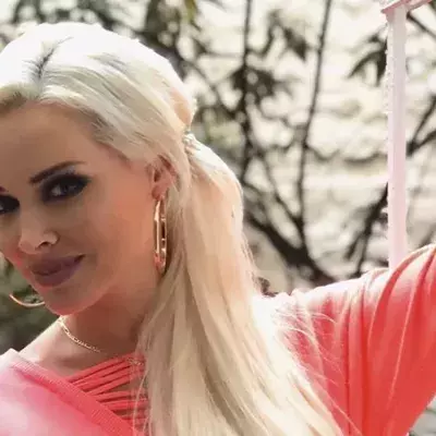 Freizügiger Tanz: Daniela Katzenberger legt im TV aus Freude ihre Kleider ab