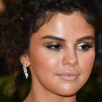 Selena meldet sich zurück 