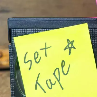Weil er drei Pornosammlung seines Sohnes weggeworfen hat, muss ein Vater nun Strafe zahlen. 