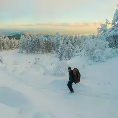 Mann im Schnee