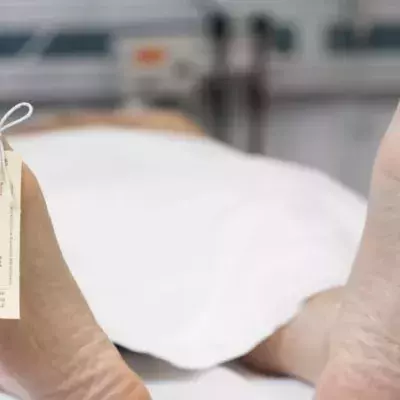 Sie wird für tot erklärt – doch in der Leichenhalle wacht sie plötzlich auf!