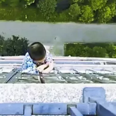 China: Im 19. Stock eines Wolkenkratzers beginnt ein Wettlauf gegen die Zeit