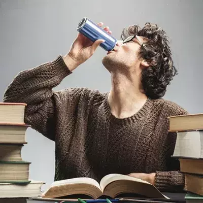 Der Lehrer übertreibt mit Energy-Drinks