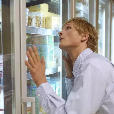 Diese Frau erlaubt sich eine ekelhafte Aktion mit dem Eis im Supermarkt