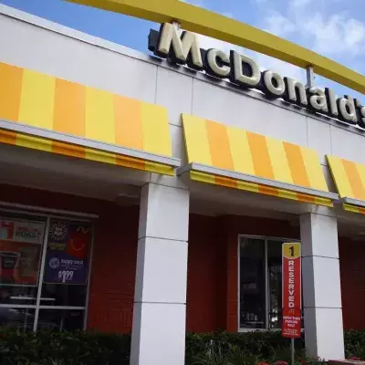 Diese Mitarbeiter eines McDonald's kündigen alle gleichzeitig. 