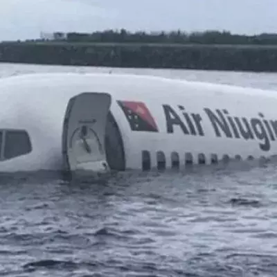 Flugzeug verfehlt Landebahn