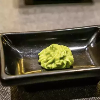 Frau verwechselt Wasabi mit Avocado: Ihr Körper reagiert völlig unerwartet