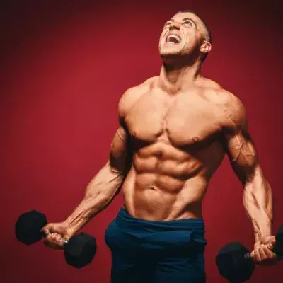 Für das Bodybuilding ernährt er sich fast ausschließlich von Eiweiß.