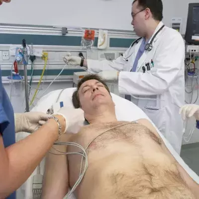 Mann ist 2 Minuten lang klinisch tot und erzählt dann, was er wahrgenommen hat