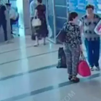 Mutter verkauft Baby am Flughafen