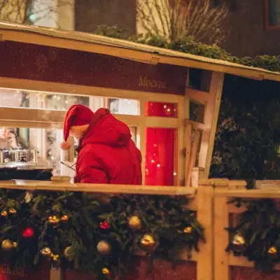 "O Tannenbaum" umgedichtet: Duisburger Polizei sucht Weihnachtsbaum-Dieb:innen