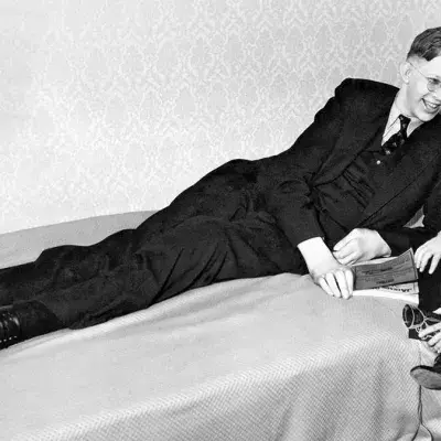 Robert Wadlow sieht aus wie ein Riese