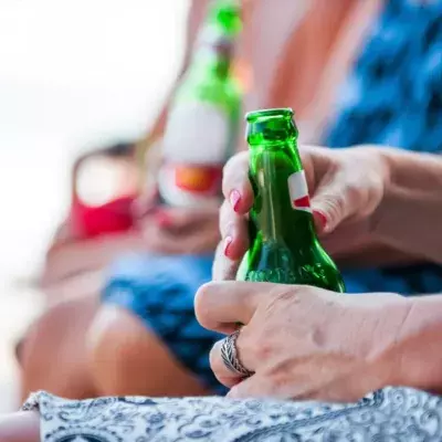 Starke Biertrinkerin mit über 90 Jahren