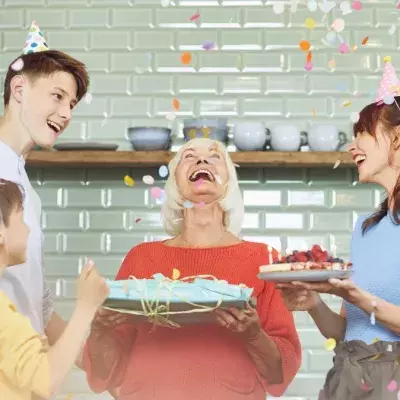 Trotz Coronavirus: Großfamilie gratuliert Oma zum 95. Geburtstag