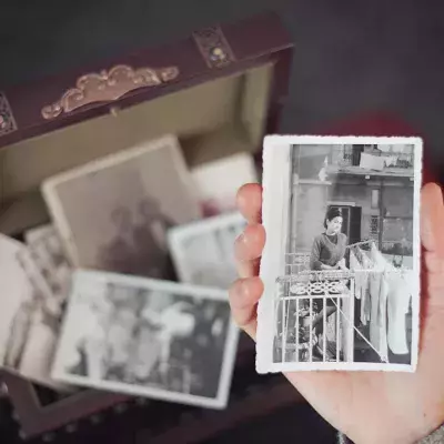 Verblüffendes Jugendfoto der Mutter