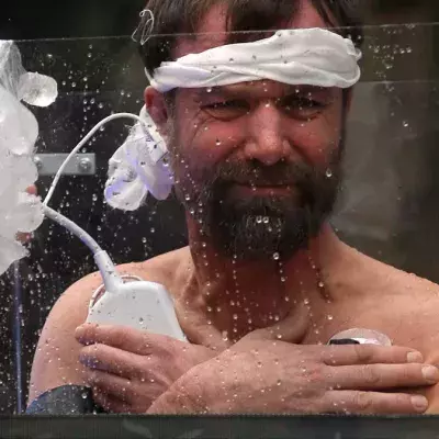 Wim Hof ist der Eismann. Er hat 20 unterschiedliche Rekorde aufgestellt und war schon auf dem Everest und dem Kilimanjaro.