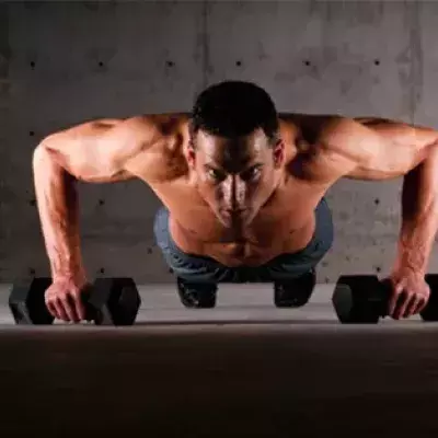Burpees mit Kurzhanteln: Der richtige Übungsablauf
