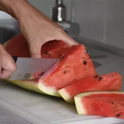 Darum werdet ihr von Wassermelonen mit Rissen im Fruchtfleisch krank
