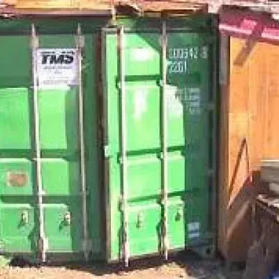 Sie wohnen in einem Container, doch das Innere ist einfach unglaublich!