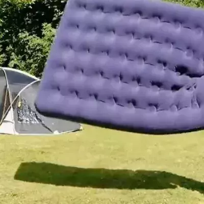Wie bläst man eine Matratze ohne Luftpumpe auf?