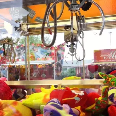 Verarsche aufgedeckt: Deshalb gewinnst du niemals an diesem Automaten!