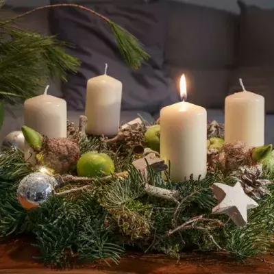 Gewusst? Mit diesen Tipps bleibt der Adventskranz länger frisch