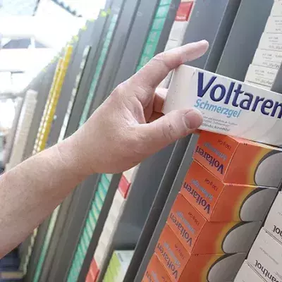 Diese Menschen sollten das beliebte Schmerzmittel Voltaren auf keinen Fall verwenden!