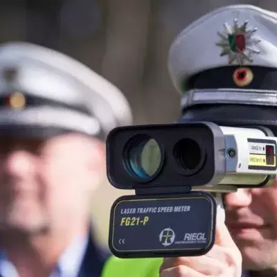 Radarkontrolle: Polizist gibt 3 Insider-Tipps, wie du niemals Strafe zahlen musst