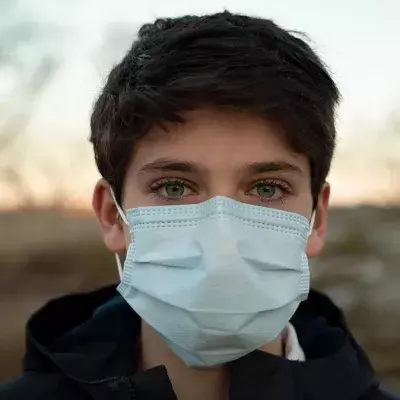 Diese Fehler beim Reinigen eurer Gesichtsmasken solltet ihr unbedingt vermeiden.