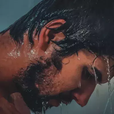 Diese schlechte Angewohnheit kann unter der Dusche gefährlich werden