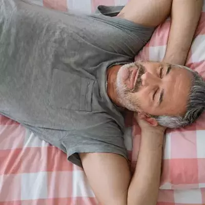 Für einen tiefen Schlaf: So solltest du dein Bett im Schlafzimmer positionieren