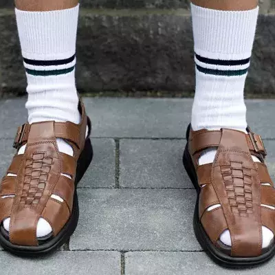 Gesundheit: Aus diesem Grund solltest du Socken in Sandalen tragen
