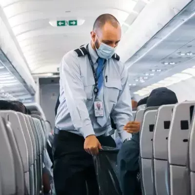Laut Flugbegleiter: Diese 3 Dinge sollte im Flugzeug niemals tun