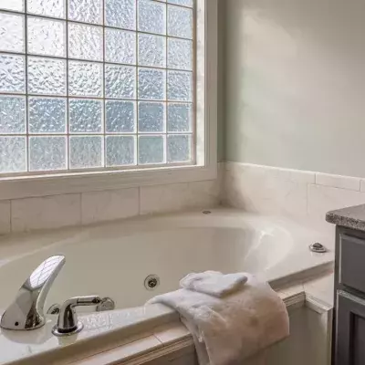 Mit diesen 7 einfachen Tipps wird dein Badezimmer blitzsauber