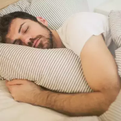 Schlaftipp vom Arzt: Besser alleine schlafen