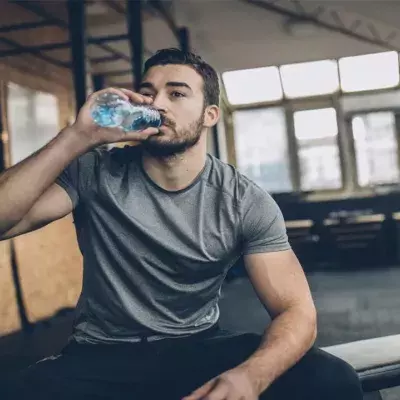 Sixpack: Bauchmuskeln definieren und Wassereinlagerungen abbauen