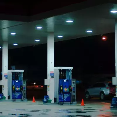Um wie viel Uhr spart man beim Tanken möglichst viel Geld?