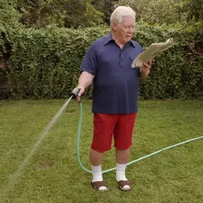Wenn ihr 4 Schritte beachtet, bekommt ihr einen perfekten Rasen hin!