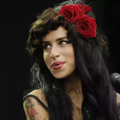 Amy Winehouse während eines Konzerts