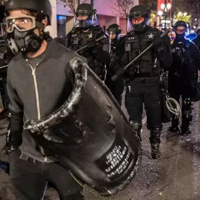 Ausschreitungen nach US-Wahl: Bewaffnete Trump-Anhänger ziehen auf die Straßen 