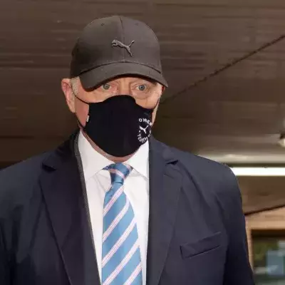 Becker beim Gerichtsgang