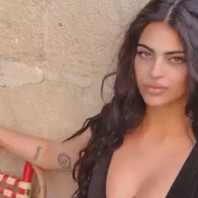 Wegen ihres Outfits: Model wird aus Museum geworfen