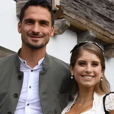 Cathy Hummels auf der Wiesn: Ein Detail an ihrem Dirndl empört ganz Bayern!