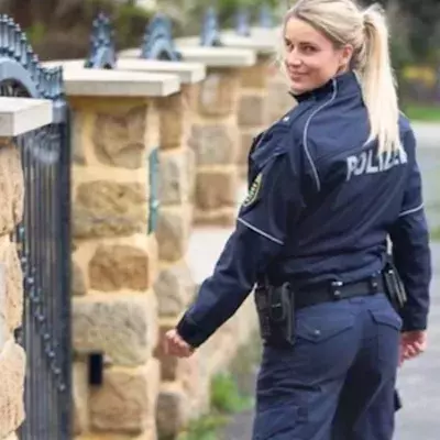 Polizistin aus Dresden zeigt sich hüllenlos auf Instagram